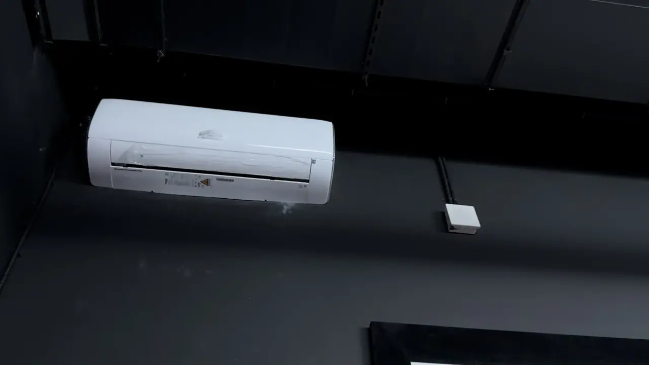 Настенный кондиционер Hisense в сайкл-студии